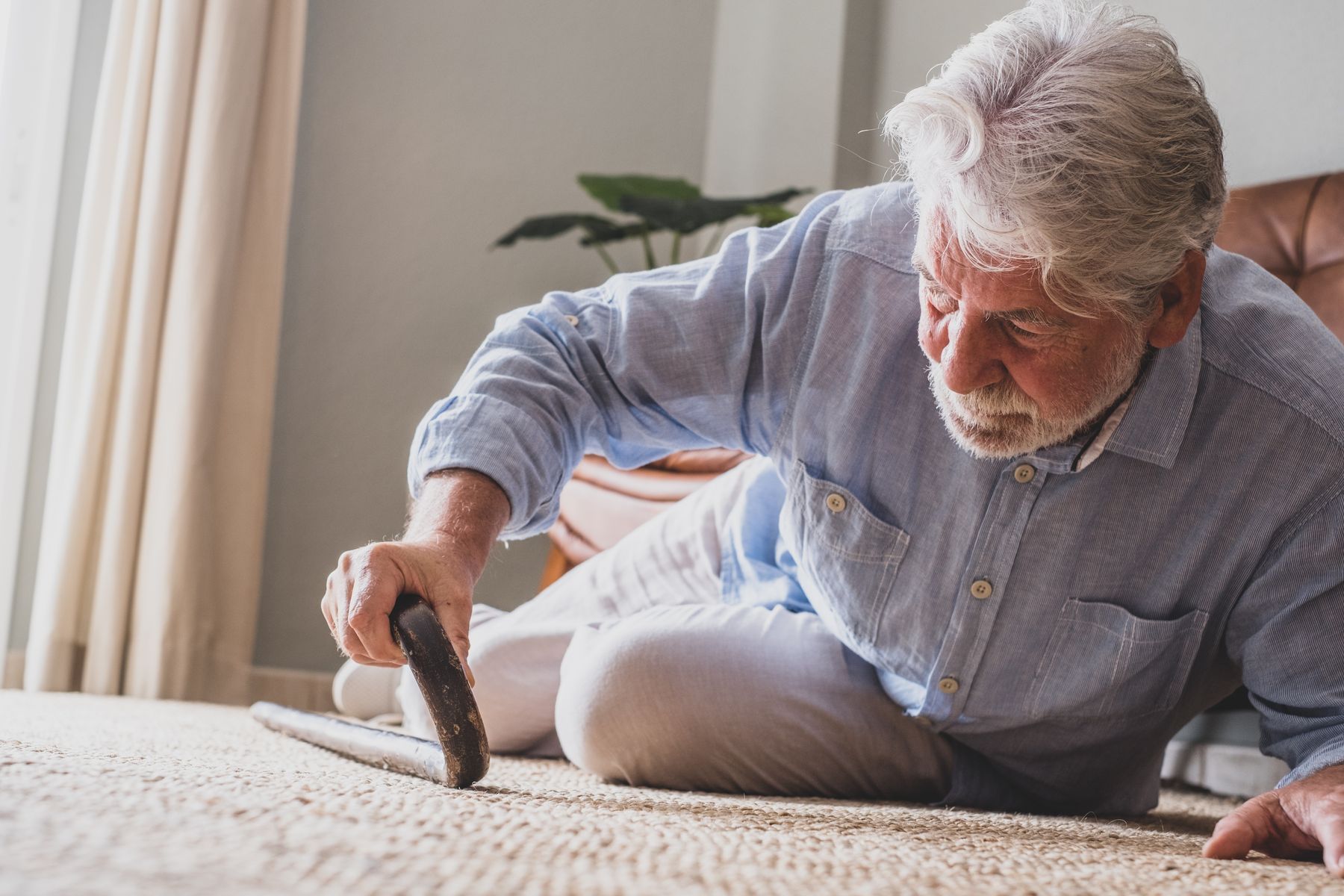 6 conseils essentiels pour détecter les pertes d'équilibre chez un proche âgé