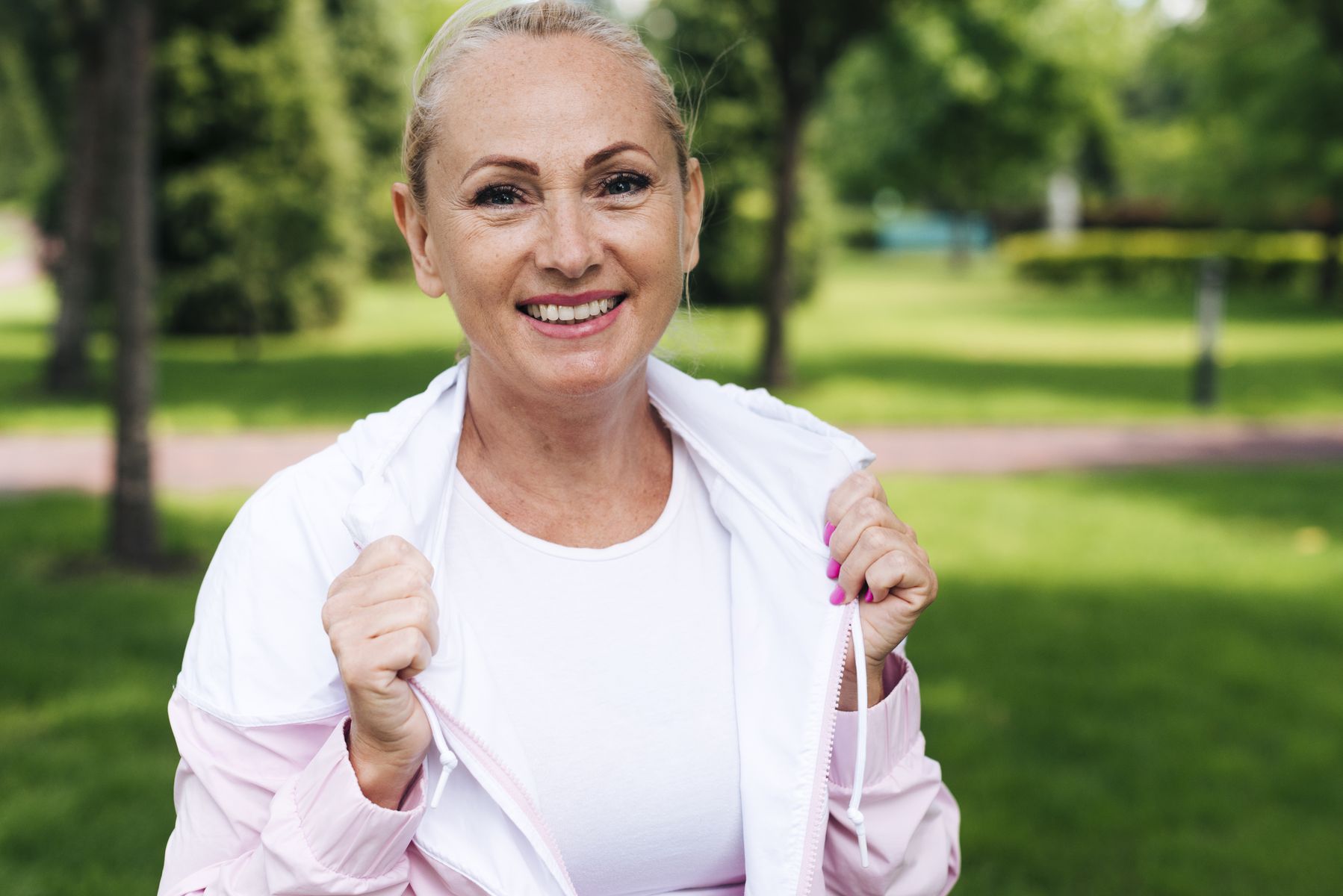 10 signes du cancer du sein à surveiller chez la femme âgée ne les ignorez pas !