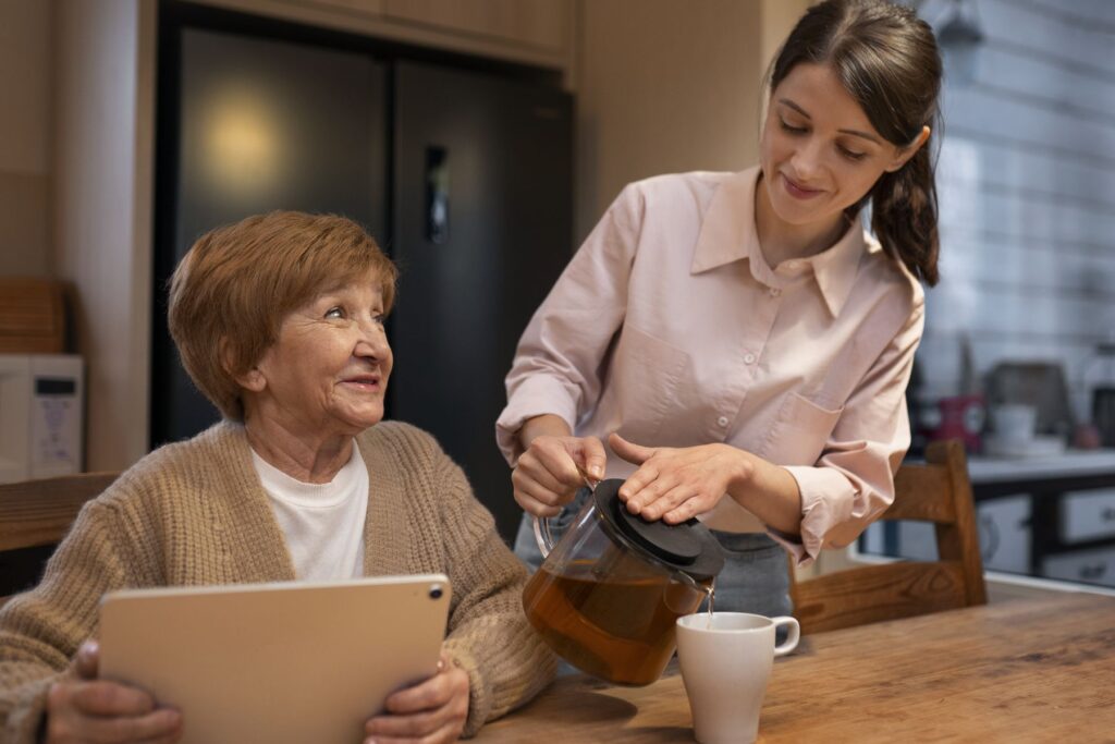 le mandataire judiciaire coordonne l'intervention des assistances sociales à domicile