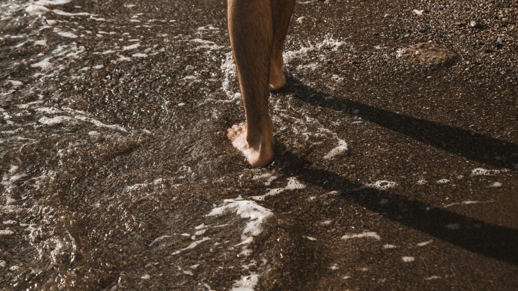 la marche dans l'eau est conseillée aux personnes souffrant d'arthrose de la hanche