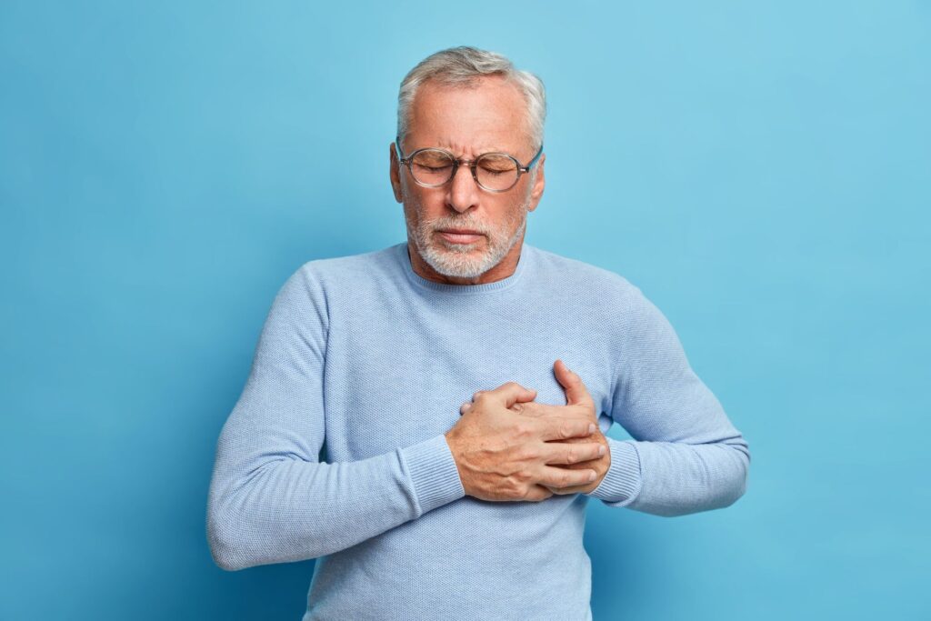 personne âgée avec des problèmes cardiaques