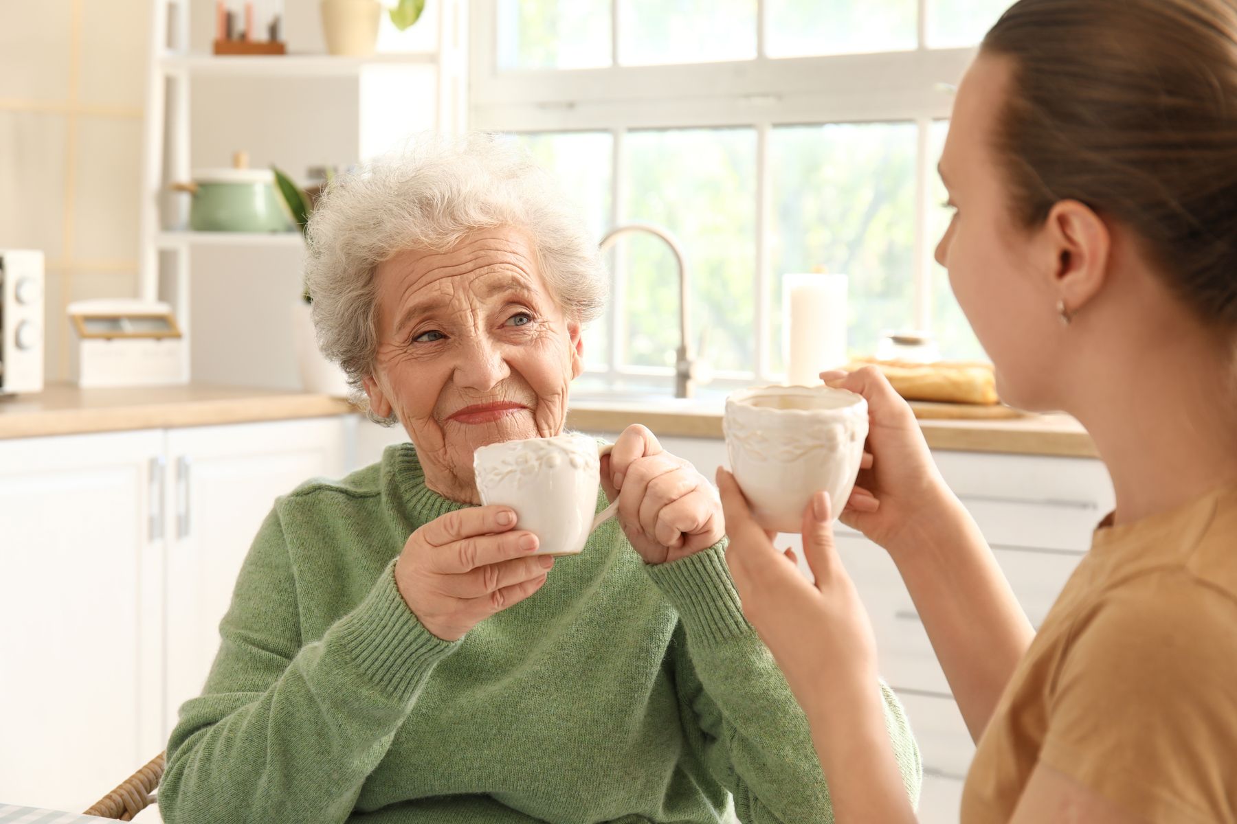 Garde à domicile entre particuliers l’alternative rassurante aux maisons de retraite pour vos proches