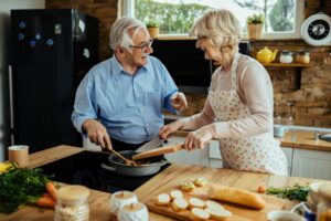 La cuisine-thérapie en EHPAD : la recette bien-être pour les résidents