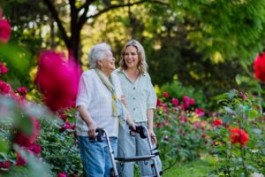 Sortir d’un Ehpad : ce que vous devez savoir sur vos droits et leurs limites