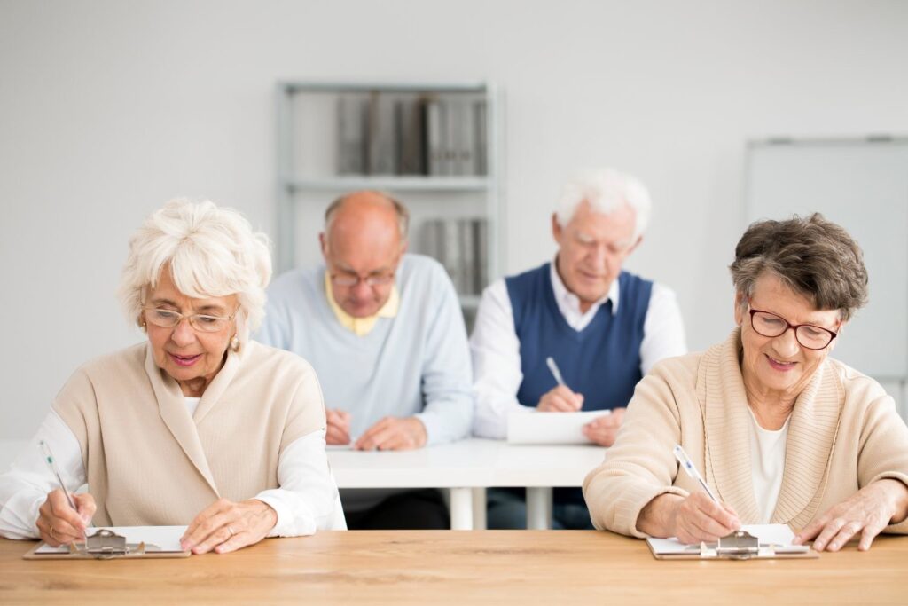 seniors en test pour trouver des facteurs de déclin cognitif précoce