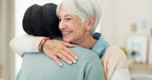 Garde temporaire des seniors : les dispositifs financiers et services à connaître