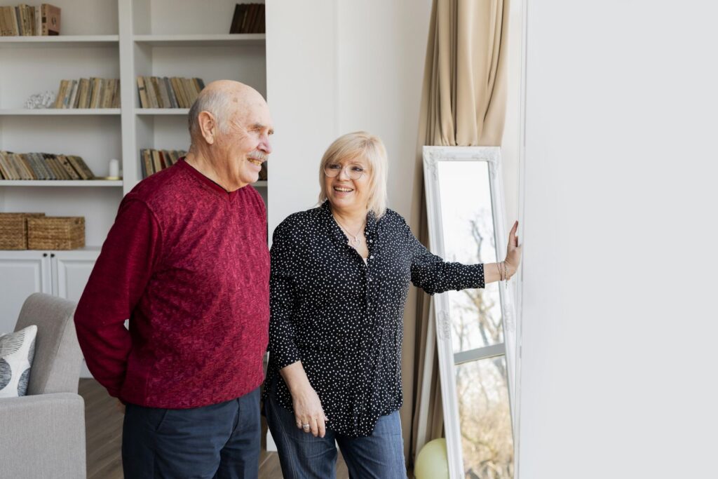 couple de seniors propriétaires occupant éligibles à MaPrimeAdapt'