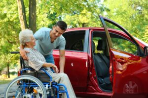 Mobilité des seniors en EHPAD : guide complet des options de transport