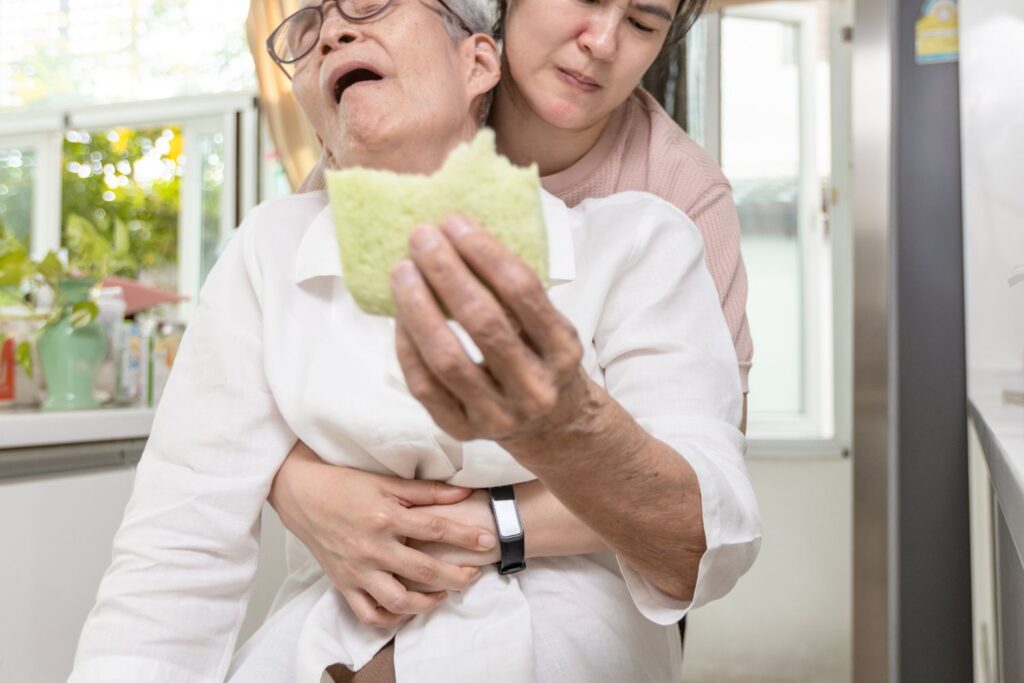 fausse route alimentaire d'une personne âgée
