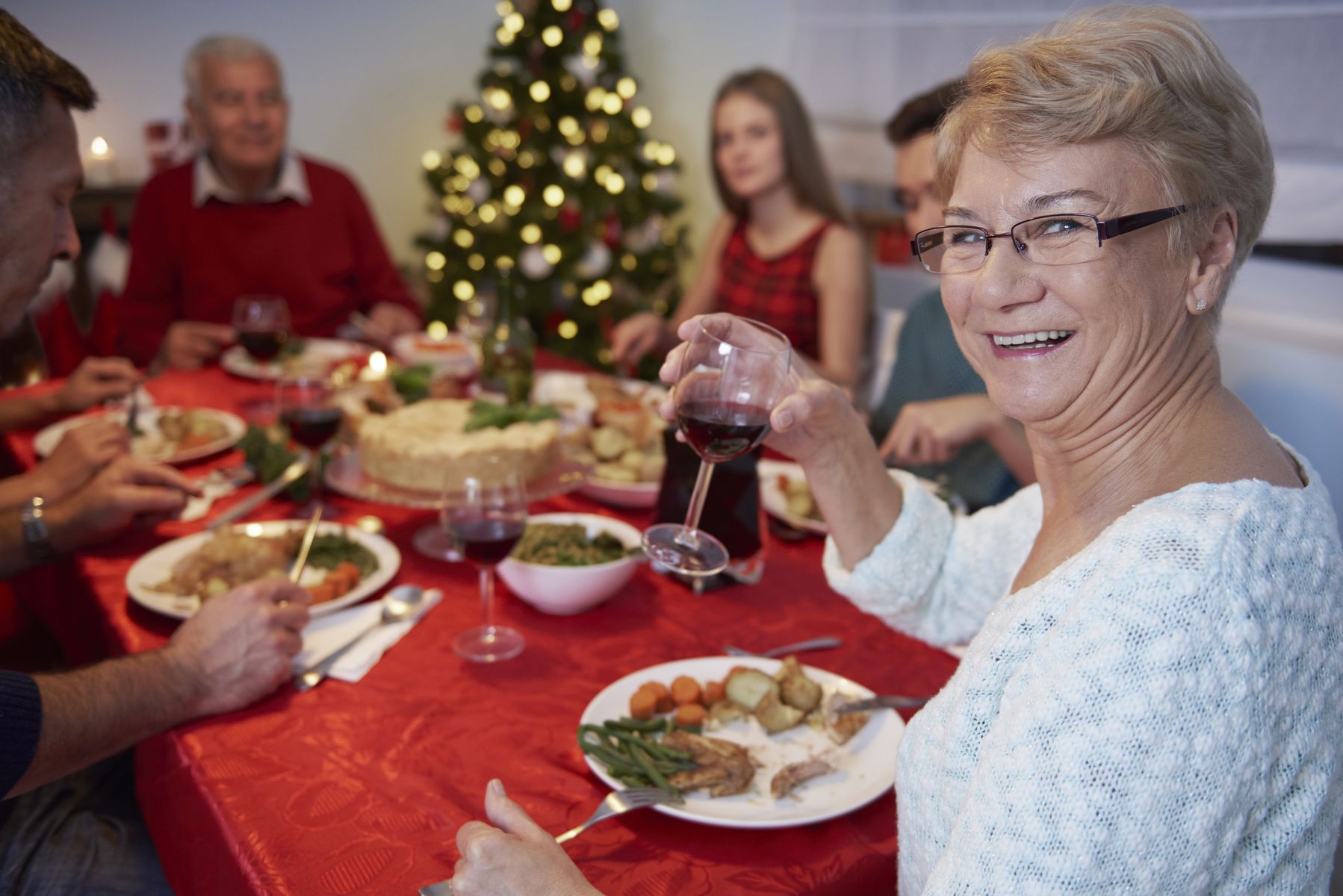 5 conseils pour préparer un menu de Noël adapté aux seniors