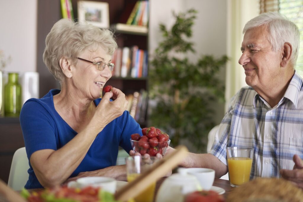 seniors soignant leurs carences en vitamines C et D