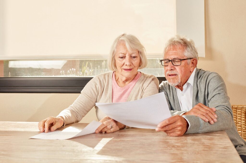 vérification des demandes d'aides pour seniors pour 2025