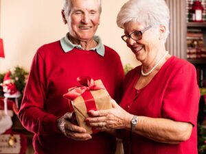 20 idées de cadeaux pour les grands-parents en Ehpad 