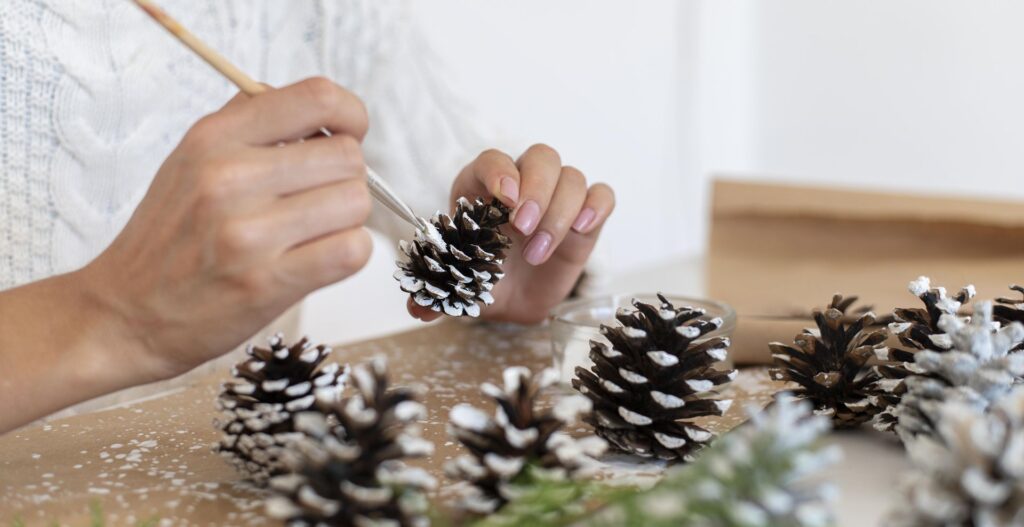 sapins de noel en pommes de pins