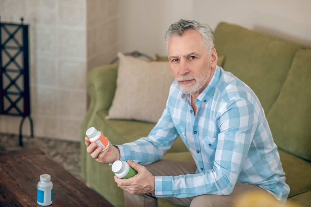 traitement médical du senior contre l'AVC ajusté en hiver