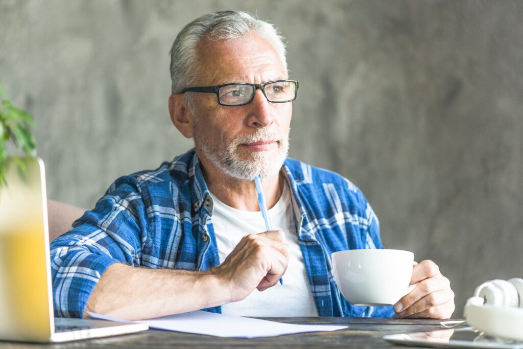 senior évaluant son reste à charge